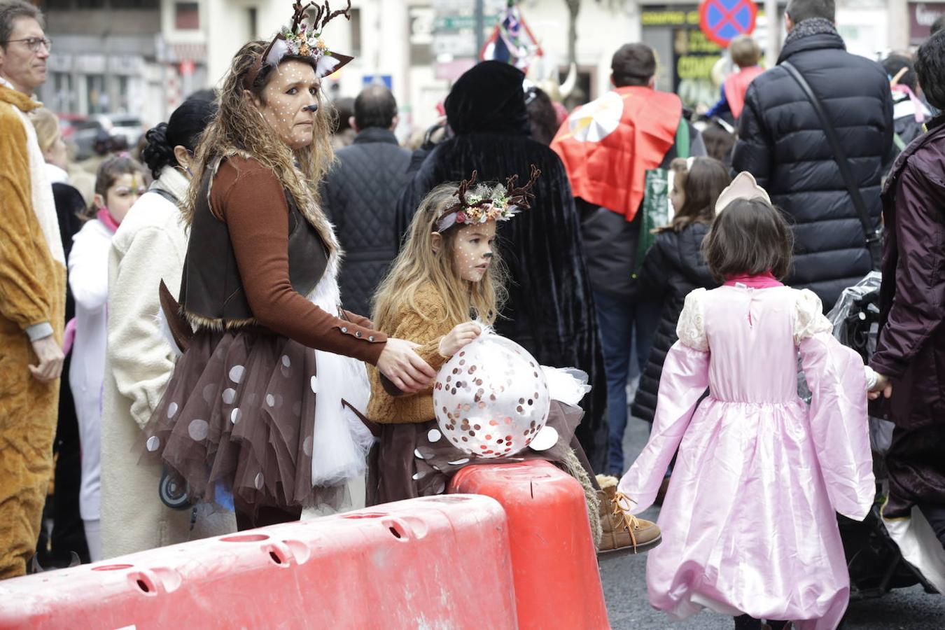 Fotos: Colorido y mucho baile en el Carnaval de Santutxu