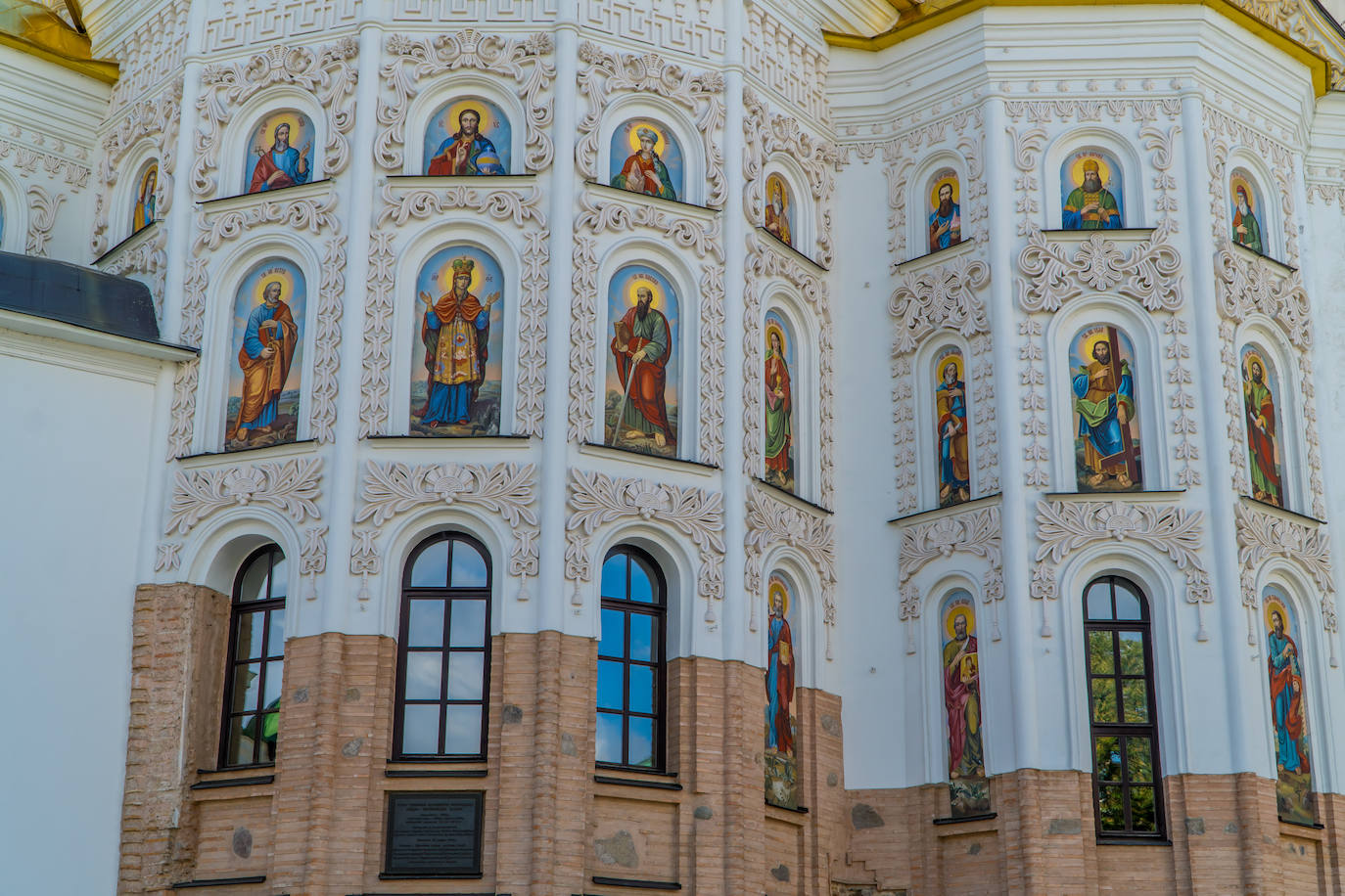 Es un monasterio cristiano ortodoxo . El inicio de su existencia se data en 1051 durante el reinado de Yaroslav el Sabio. Es el monasterio más antiguo de Ucrania y uno de los lugares santos de la religión ortodoxa oriental.  