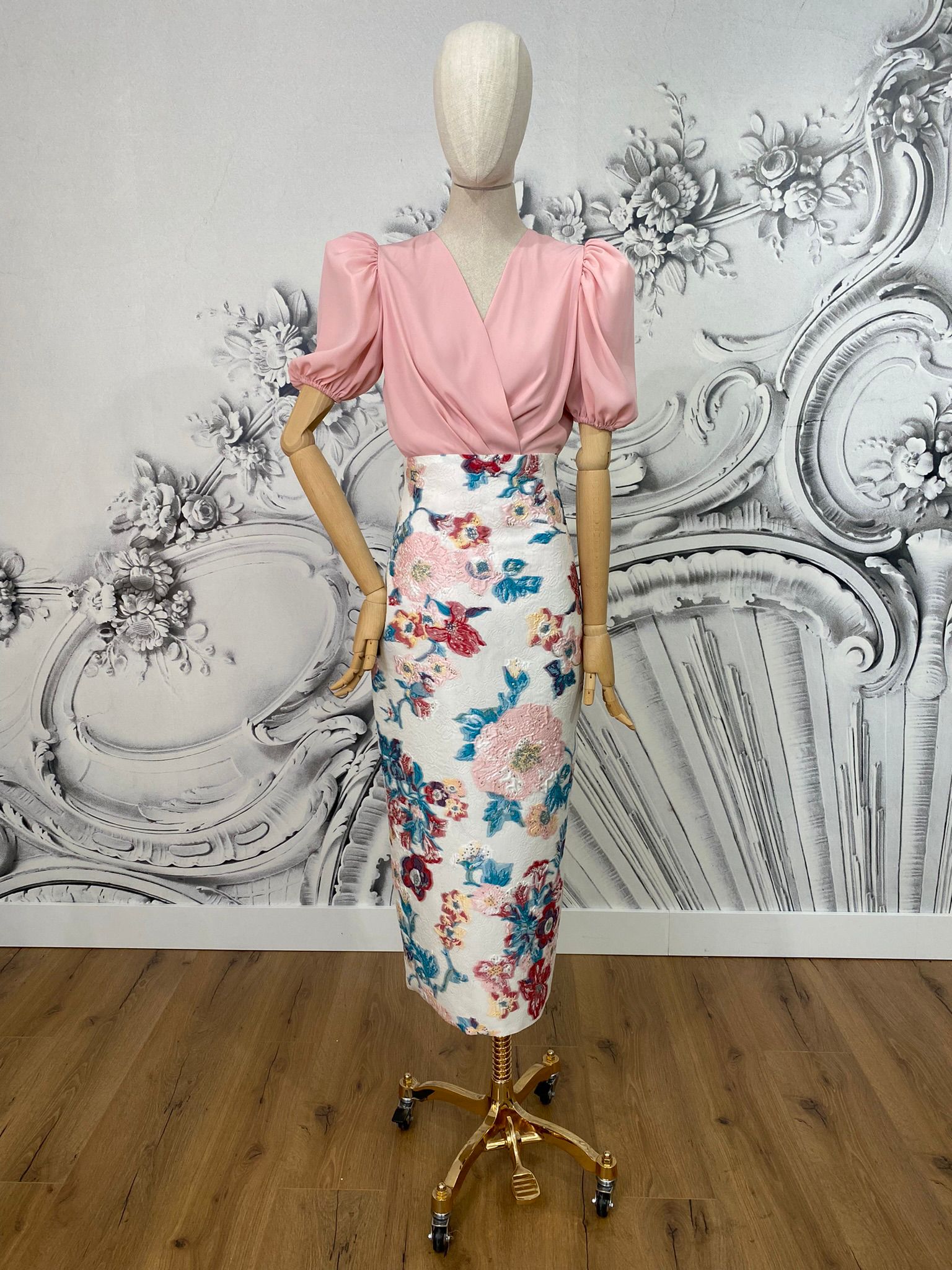 Fotos: Paula Echevarría y su favorecedor look bilbaíno en las bodas de oro de sus padres