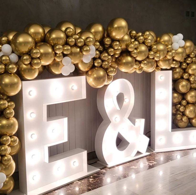 Fotos: Paula Echevarría y su favorecedor look bilbaíno en las bodas de oro de sus padres