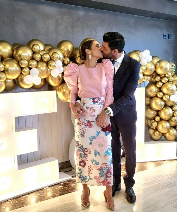 Fotos: Paula Echevarría y su favorecedor look bilbaíno en las bodas de oro de sus padres