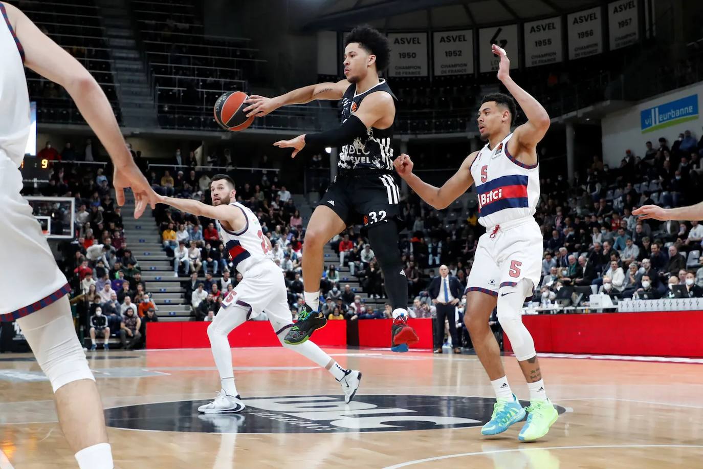 Fotos: Las mejores imágenes del Asvel - Baskonia