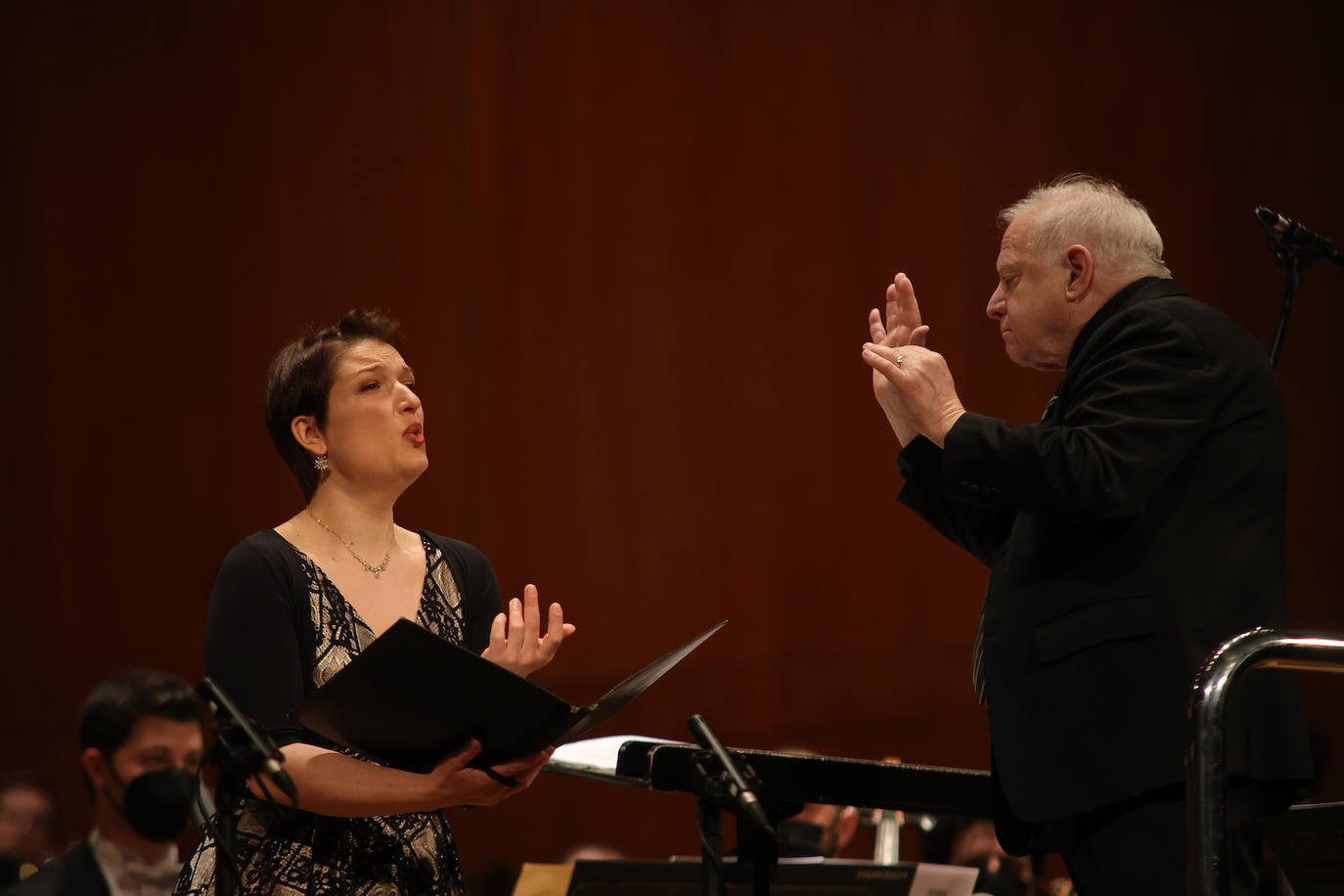 La mezzo Isabelle Druet y el director Leonard Slatkin.