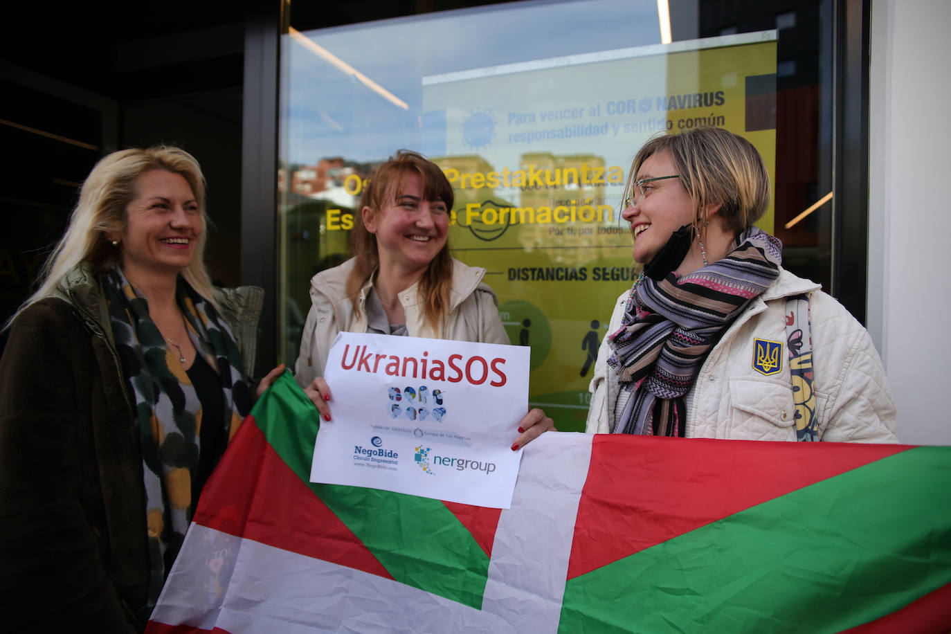 Fotos: Varias familias de ucranianos llegaron ayer a Bilbao