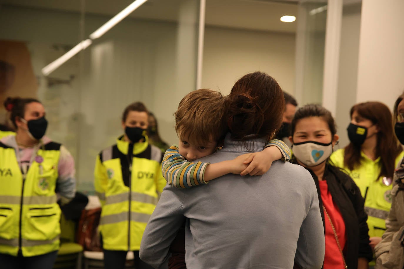 Fotos: Varias familias de ucranianos llegaron ayer a Bilbao