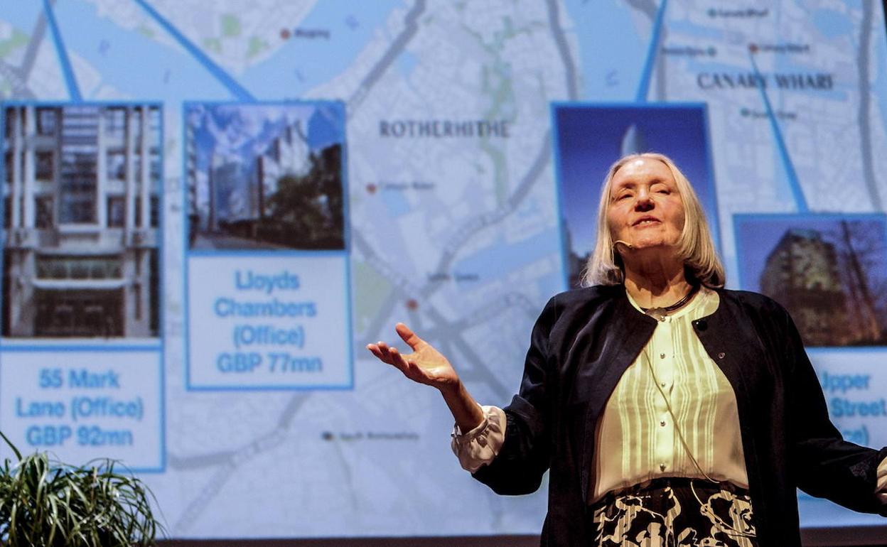 La socióloga Saskia Sassen durante su ponencia en el II Congreso de la Red Internacional de Ciudades Michelin, celebrado en Vitoria en 2019.