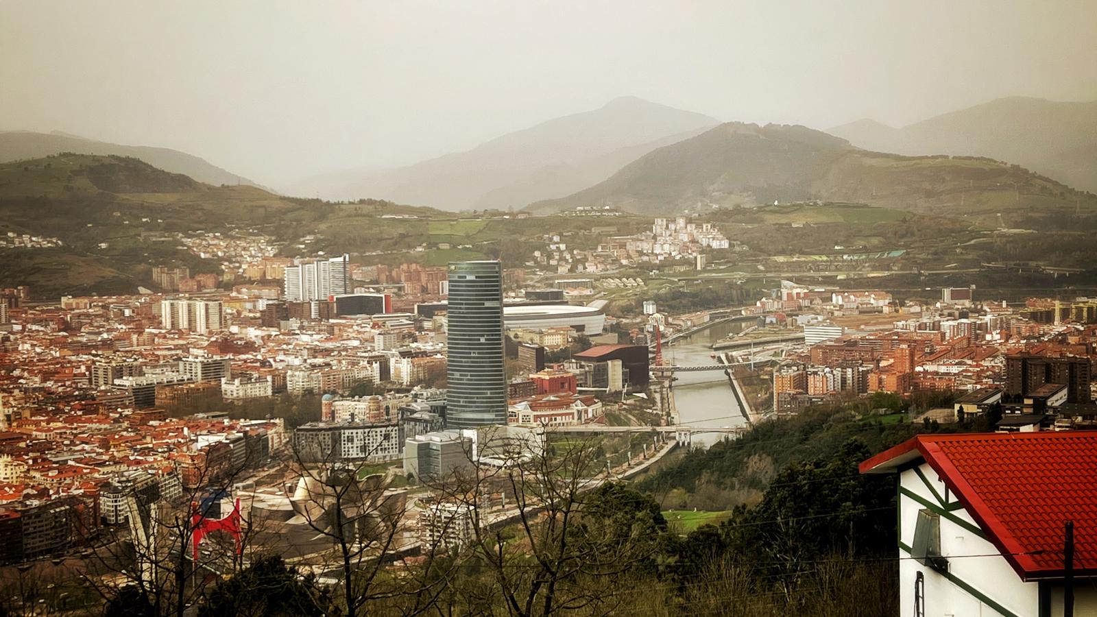 Fotos: La calima procedente del Sáhara cubre el cielo de Euskadi