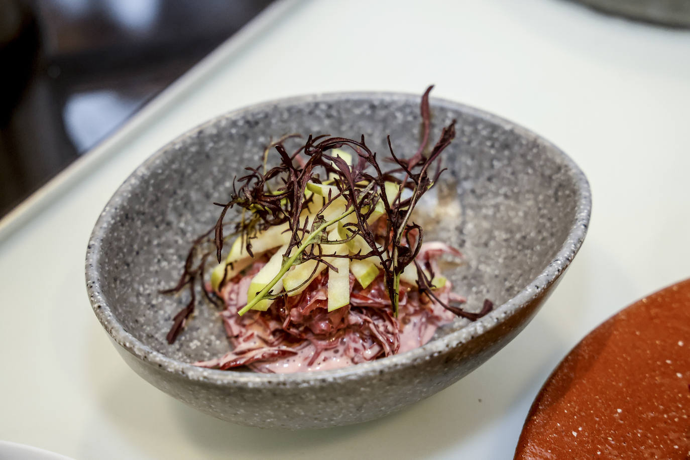 Fotos: El chef Edorta Lamo cocina sus recetas en la plaza de Abastos de Vitoria
