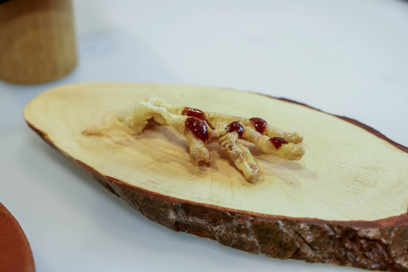 Fotos: El chef Edorta Lamo cocina sus recetas en la plaza de Abastos de Vitoria