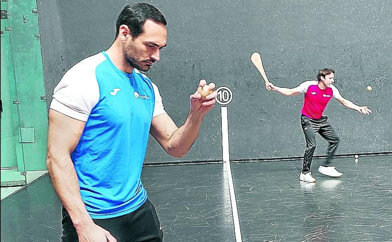 Fusto y Gaubeka, en la elección de material de ayer en el Bizkaia. 