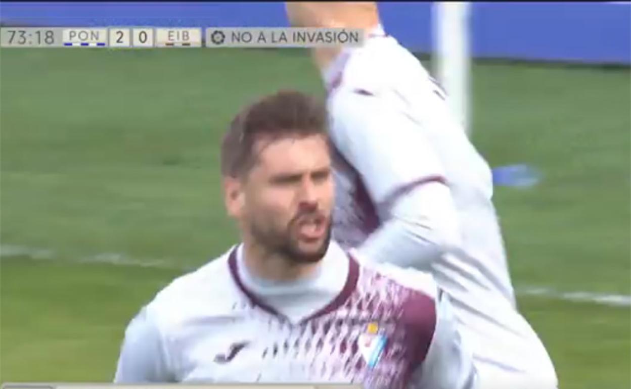 Fernando Llorente celebra su primer tanto con el Eibar. 