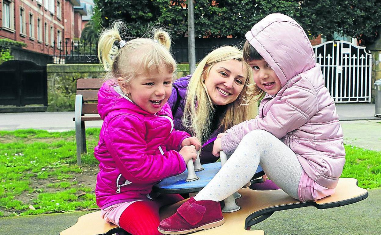 El padre de las crías permanece en Ucrania con los abuelos, muy mayores para viajar. 