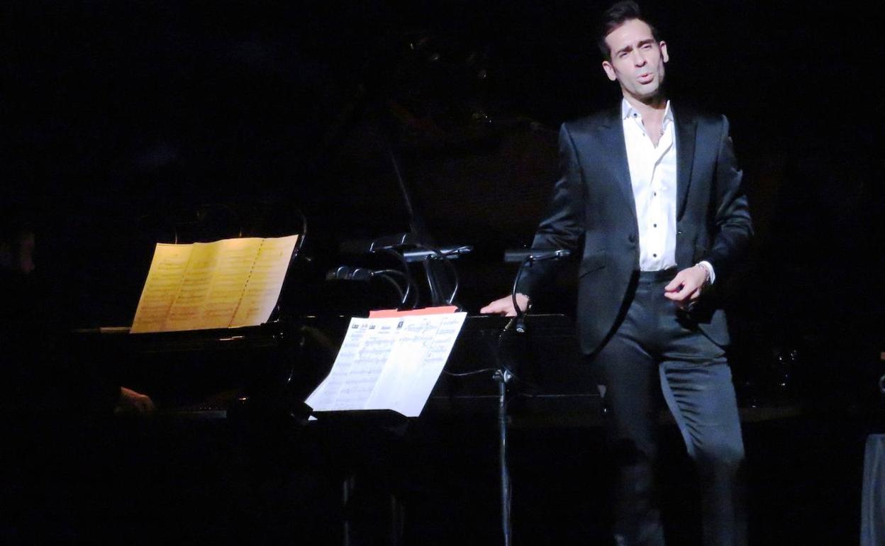 El jerezano cantando 'Mamá, la más bella del mundo'. 