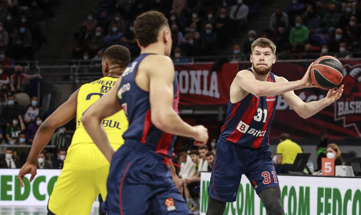 Fotos: Las mejores imágenes del Baskonia - Fenerbahce