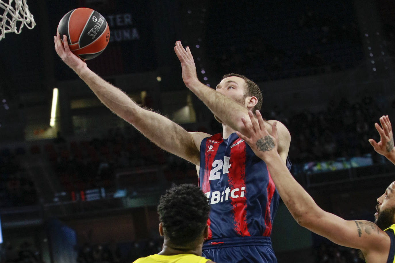 Fotos: Las mejores imágenes del Baskonia - Fenerbahce