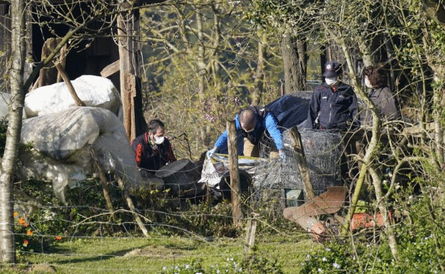 Hasta el lugar se han desplazado varias dotaciones de bomberos de los parques forales de Llodio y Nanclares de la Oca, así como la Ertzaintza y efectivos del servicio de ambulancias.