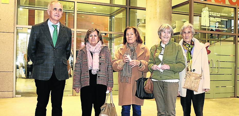 Ibon Aranbarri, Mari Ángeles y Pilar de Blas, Mari Tere Berasaluce y Carmen Álvarez.