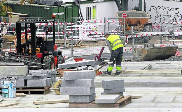 Las constructoras podrán cobrar un 20% más en las obras públicas vascas por la subida de costes