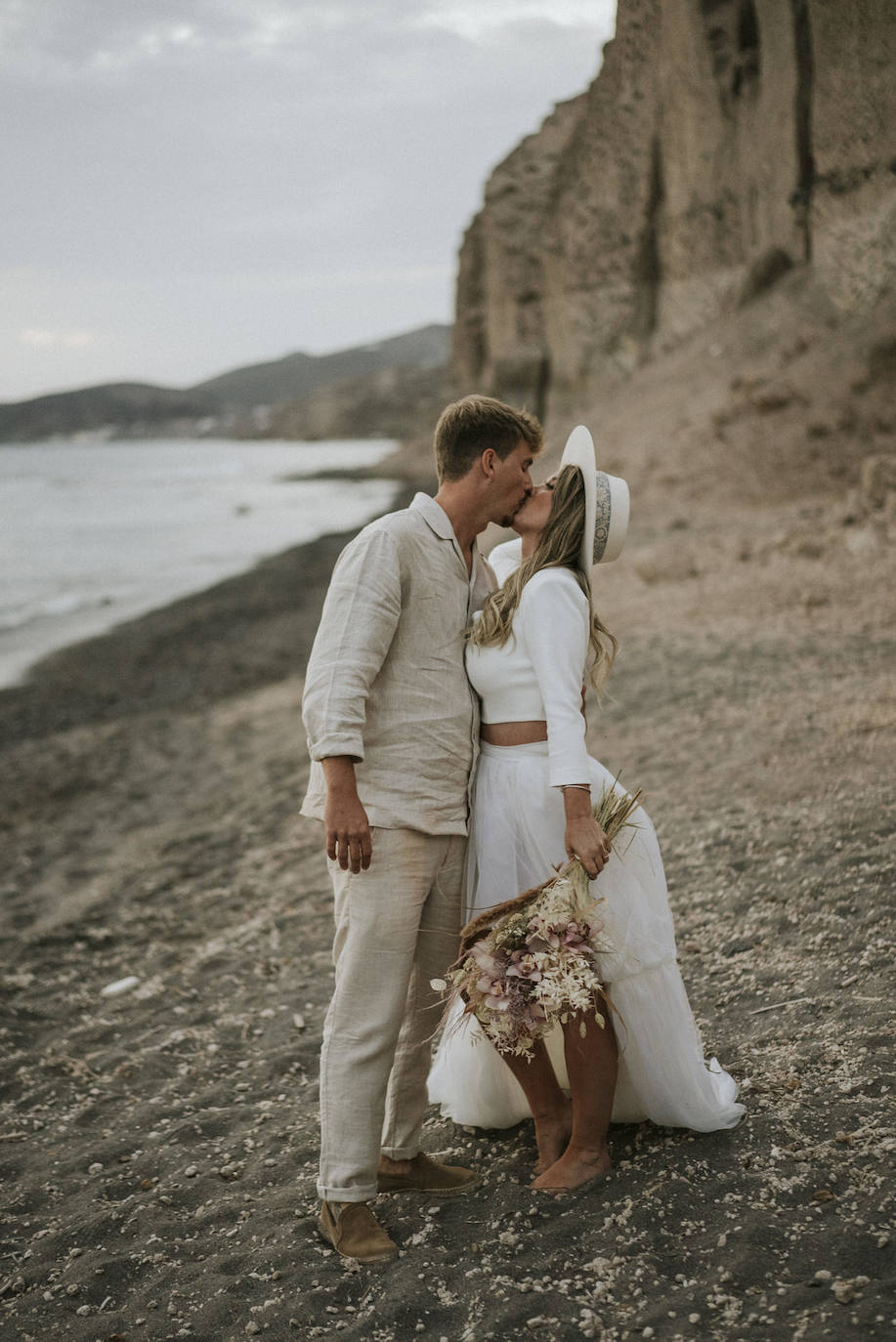 Fotos: Helen, la novia que se casó en Santorini con una espectacular falda de tul de Alicia Rueda