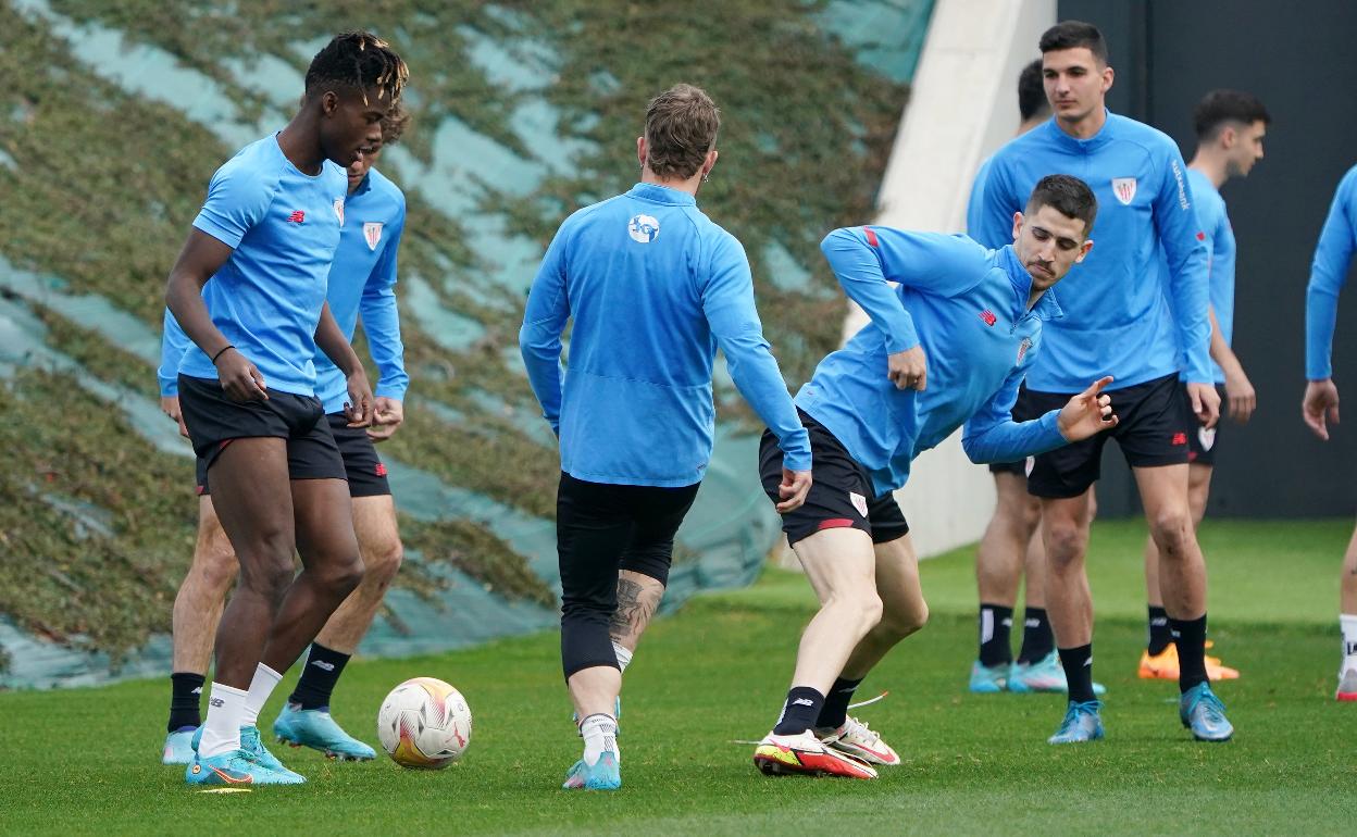 Nico Williams y Oihan Sancet, hoy en Lezama.