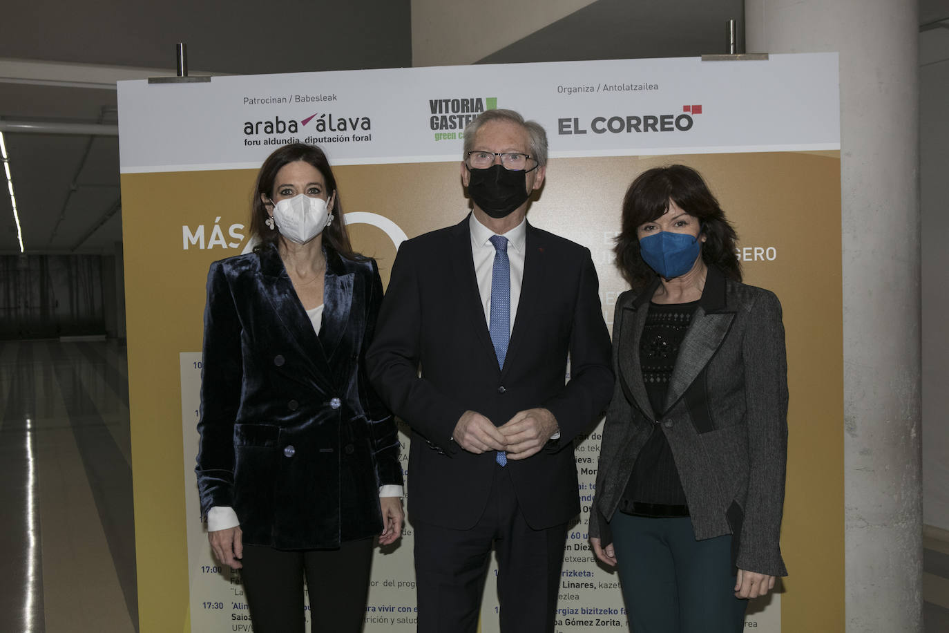 Maider Etxebarria, Emilio Sola y María Goti. 