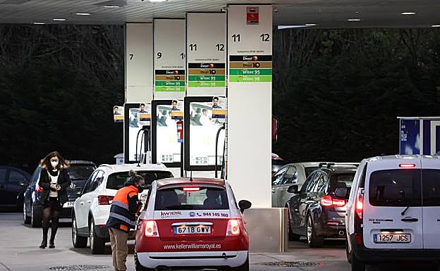 Euskadi ahorrará 134 millones de euros con la subvención a los combustibles