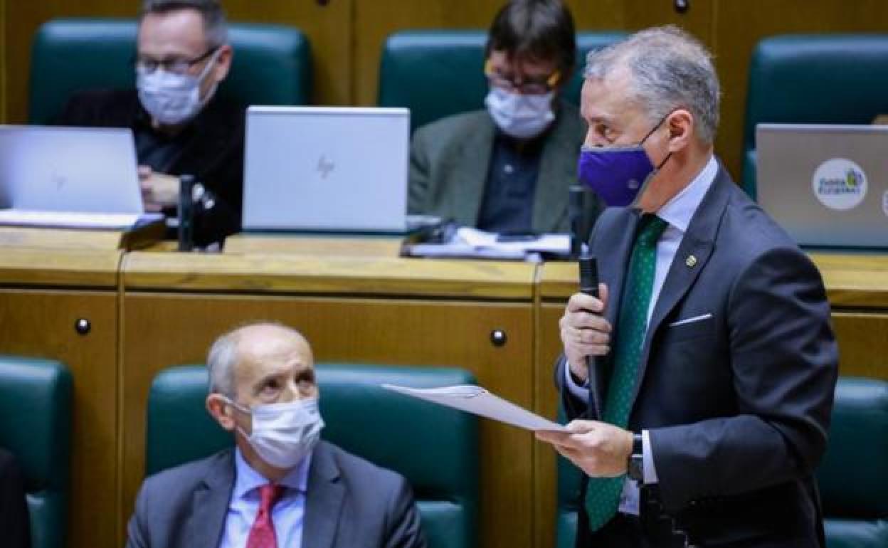 El lehendakari, en la sesión del Parlamento vasco este viernes. 
