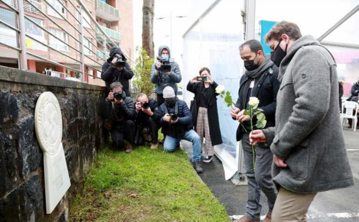 Homenaje en Azkoitia a José María Piris..