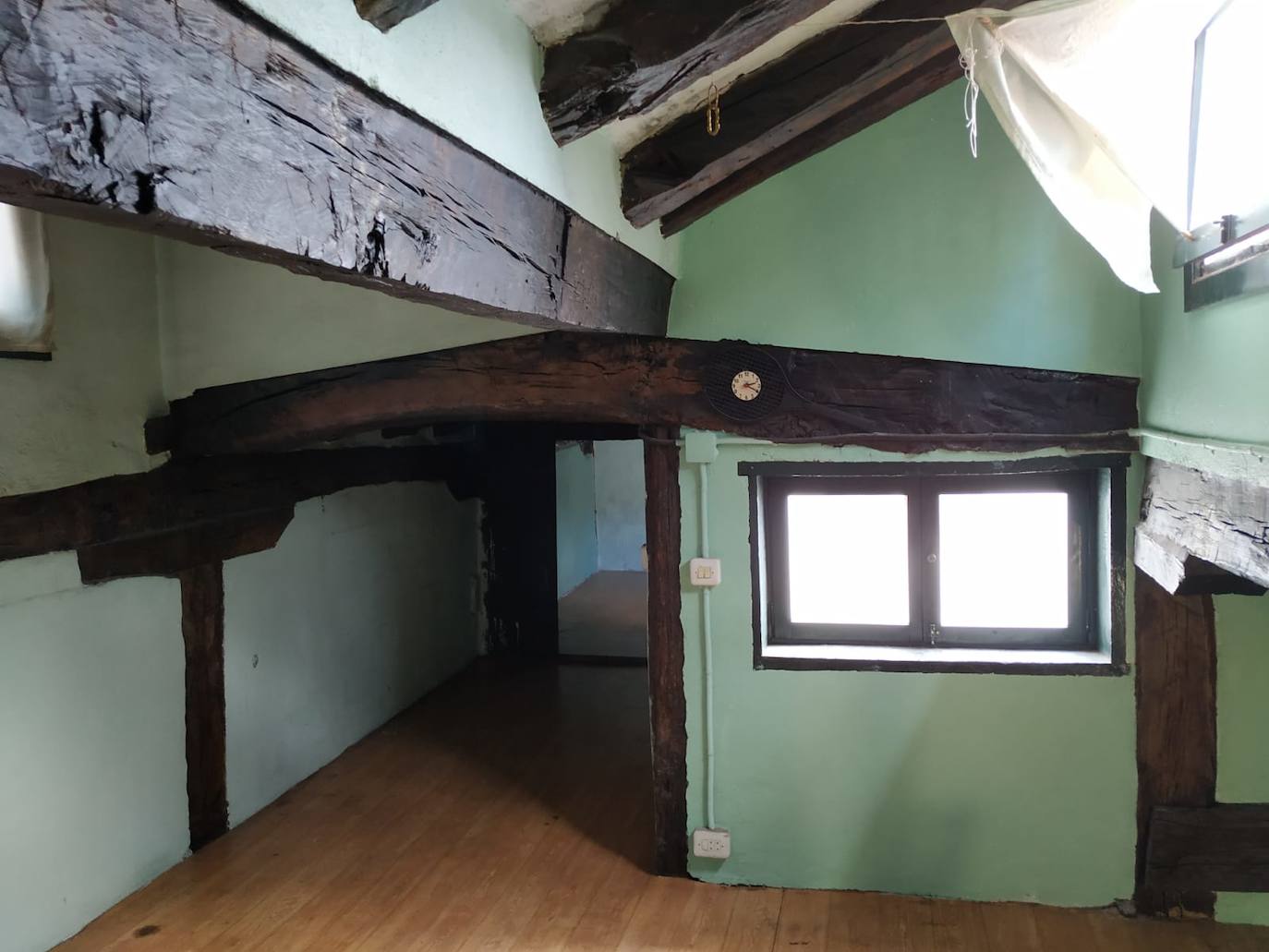 Fotos: Este piso antiguo de Bilbao se ha convertido en un impresionante dúplex minimalista