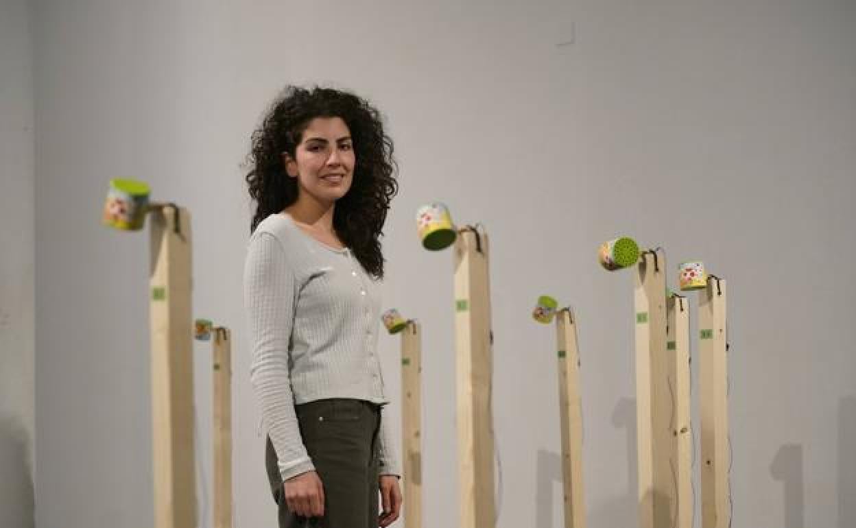 Las 'vacas' han sido dispuestas, al igual que un coro humano, en semicírculo frente a los ocho folios que componen la partitura. 