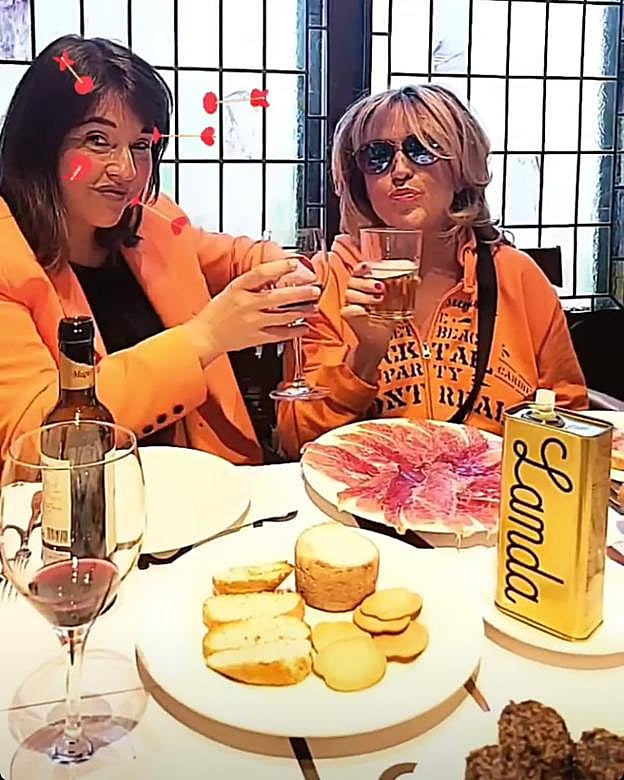 Priscilla Ramírez y Lydia Lozano, en el Hotel Landa de Burgos.