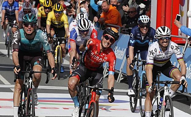 Pello Bilbao logra la primera victoria española de 2022