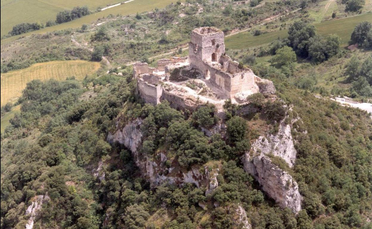 Imagen aérea del castillo de Ocio antes de su restauración 