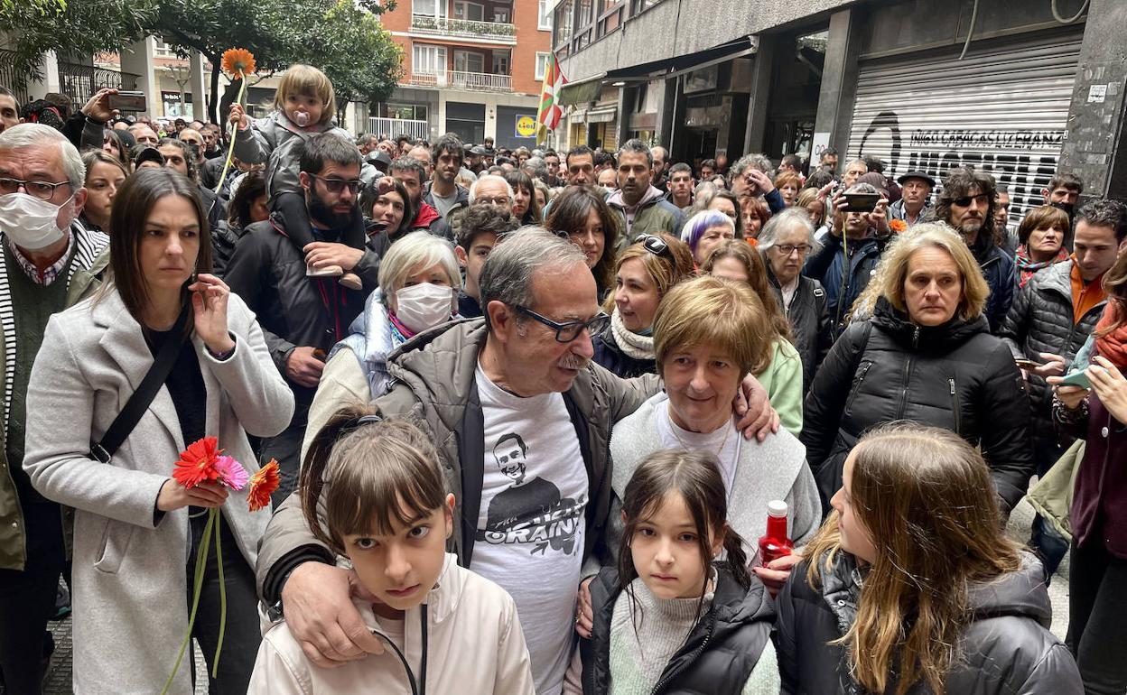 Familiares y amigos se han manifestado en el lugar en el que cayó muerto Iñigo. 