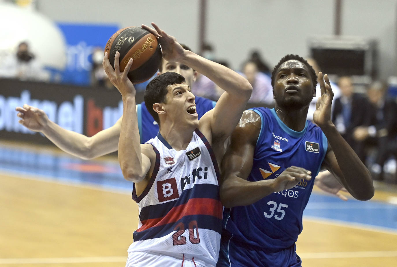 Fotos: Las mejores imágenes del Burgos - Baskonia