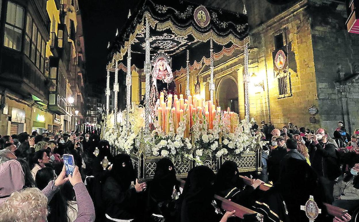 La procesión de la Soledad, por dentro | El Correo