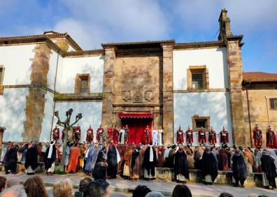 Imagen secundaria 1 - Semana Santa 2022: Balmaseda se reencuentra con la Cruz