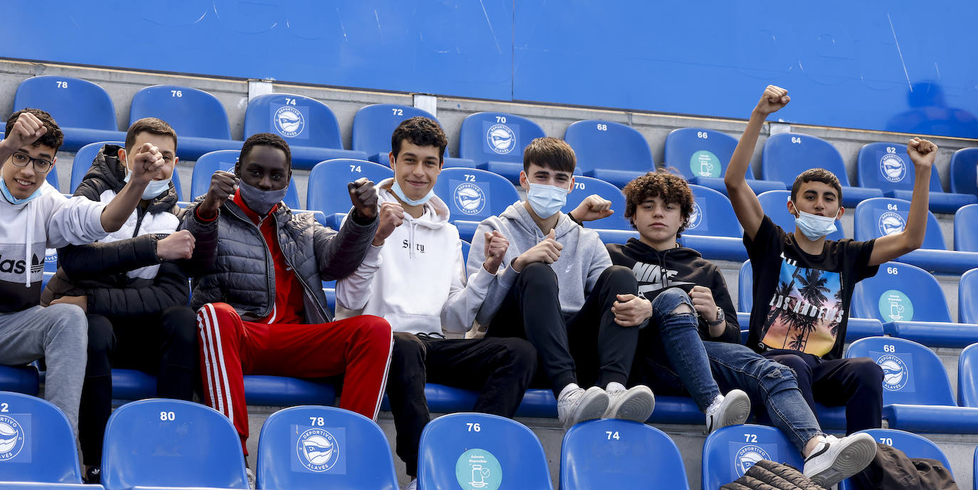 Fotos: Las mejores imágenes del Alavés-Rayo Vallecano