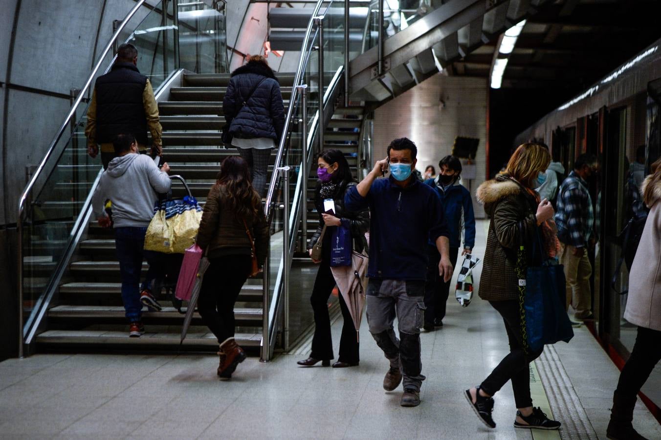 Fotos: Primer día sin mascarillas en interiores en Bizkaia