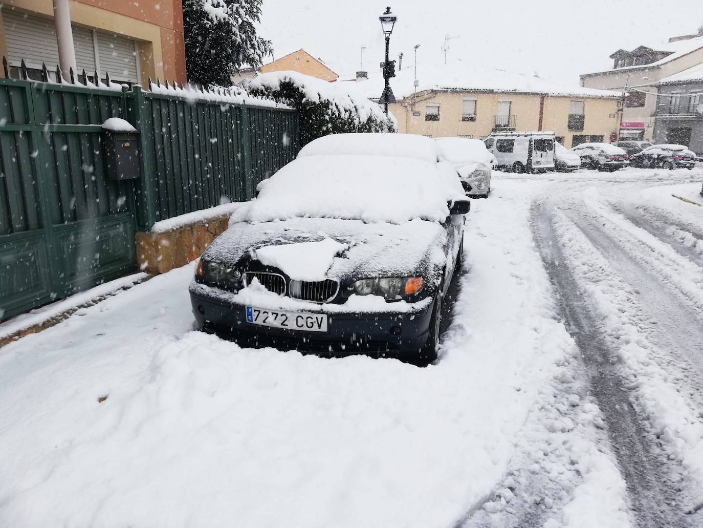 La localidad segoviana de Palazuelos de Eresma amanece cubierta de nieve.