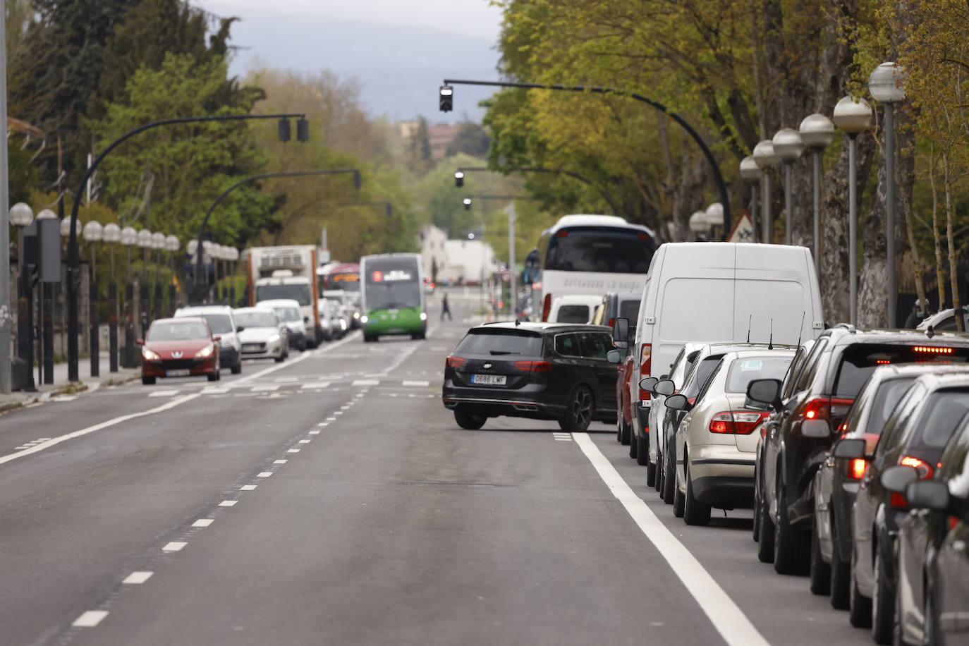 Algún conductor despistado acababa metido en el carril de Tuvisa y regresaba a la cola. 