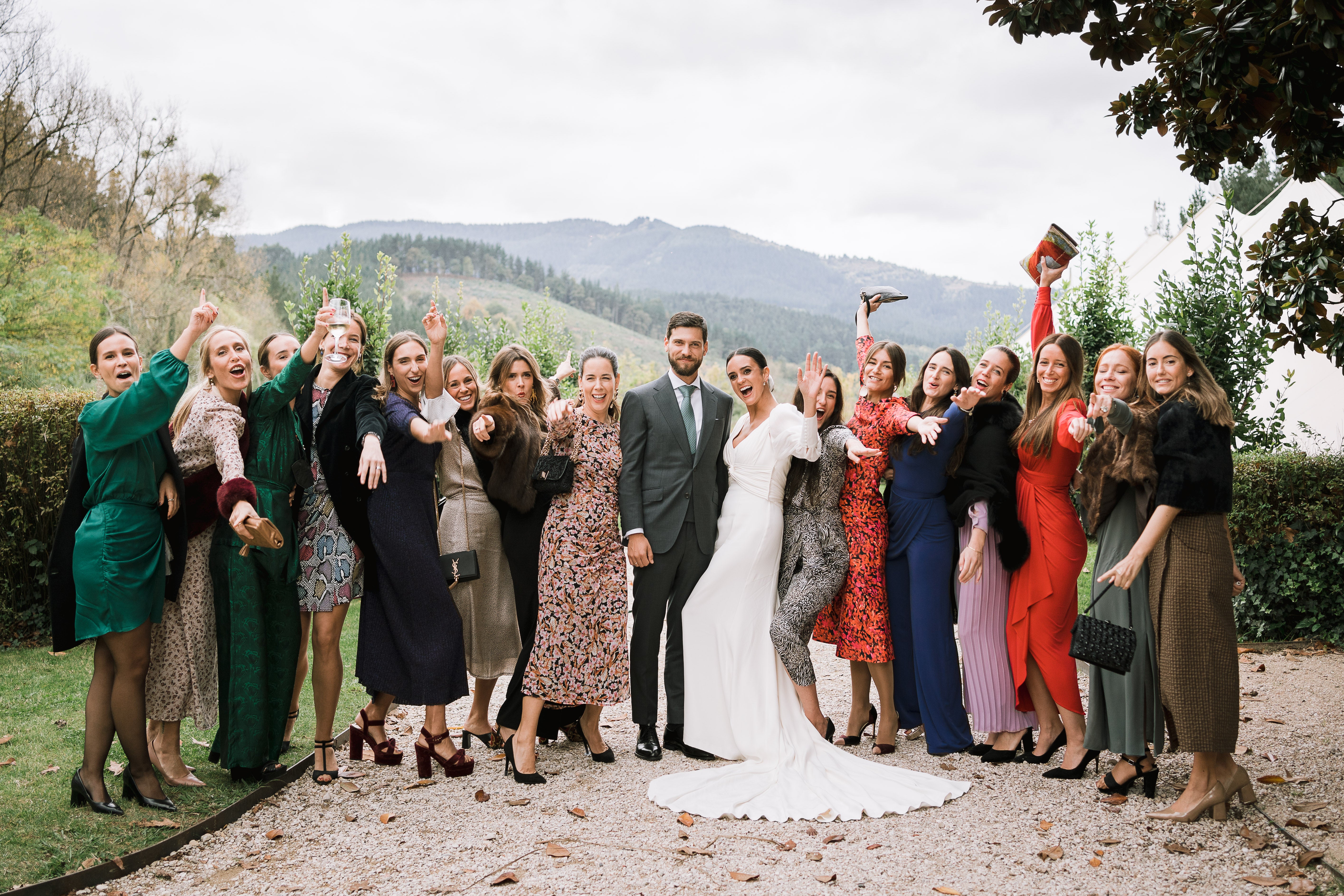 Fotos: Un vestido desmontable y un velo diferente: así fue la boda de Itziar en Amorebieta