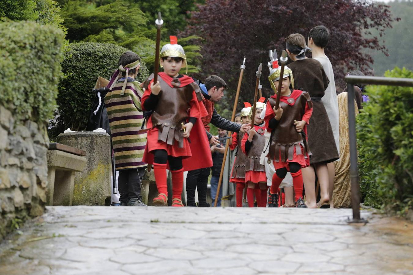 Fotos: Los niños reviven La Pasión en Balmaseda