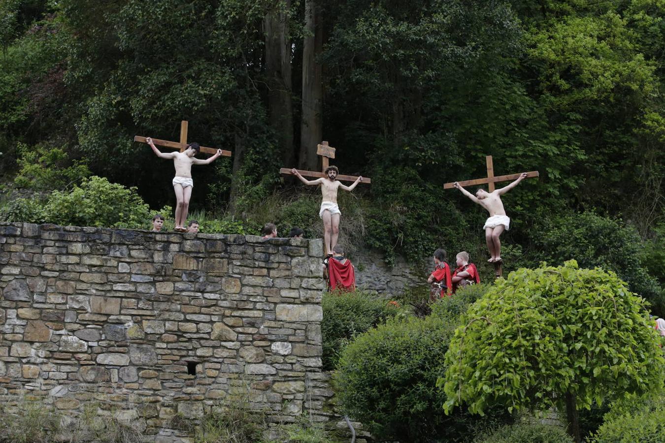 Fotos: Los niños reviven La Pasión en Balmaseda