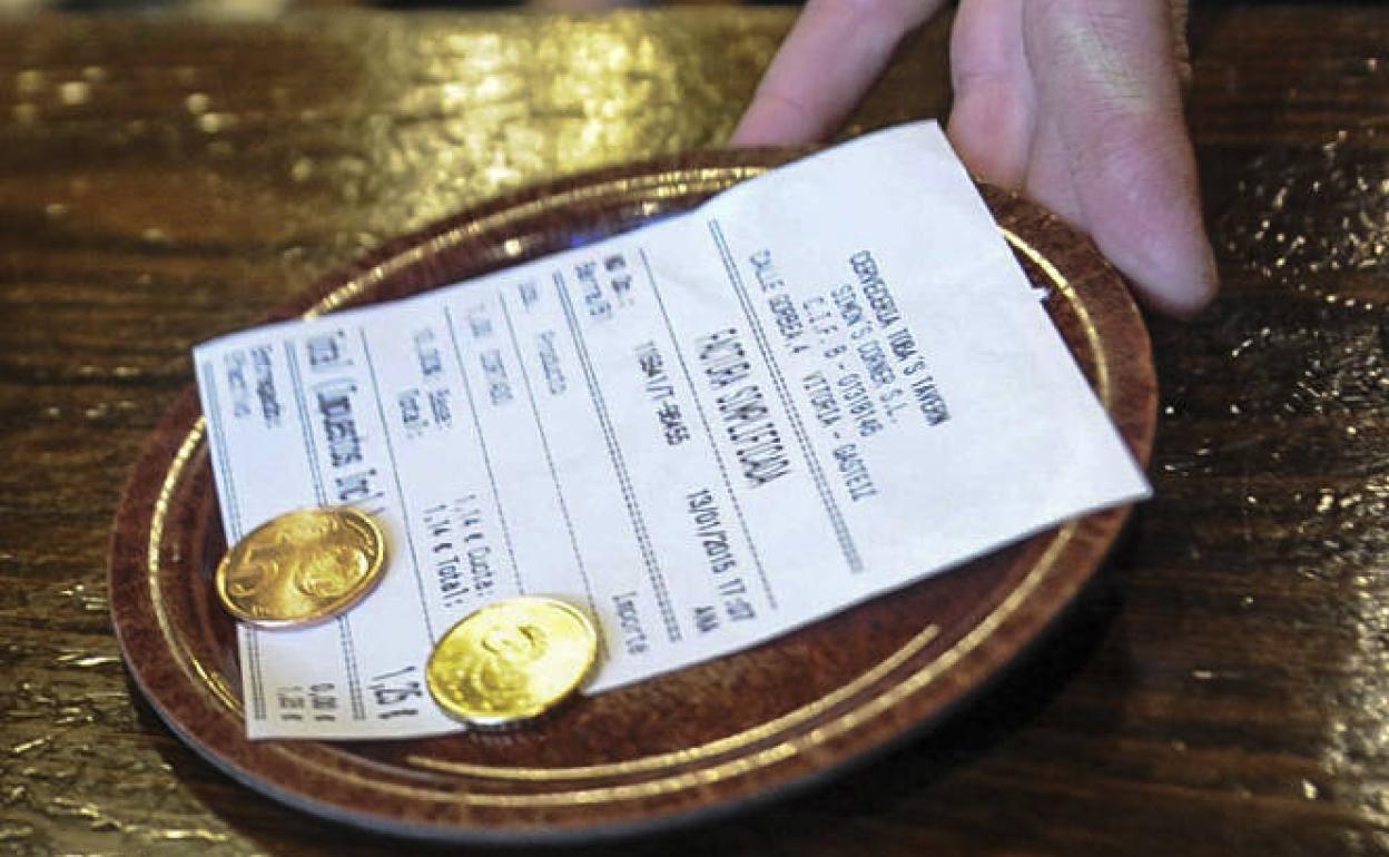 Comerciantes denuncian que el TicketBai está «precipitando» el cierre de negocios emblemáticos