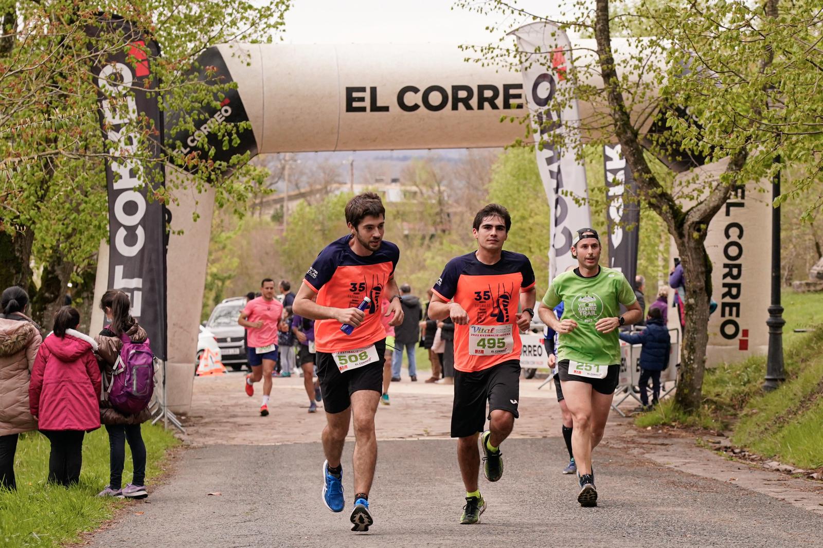 Fotos: Julen Ozaeta y Arrate Mintegui, vencedores de la 35 edición de la Subida a Estíbaliz