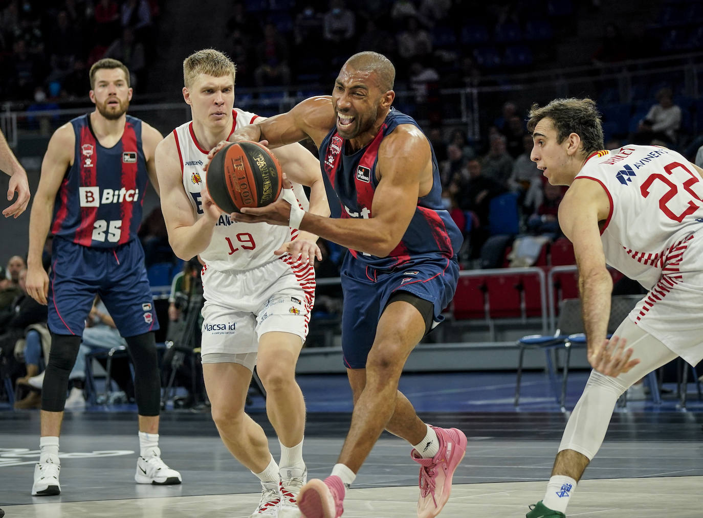 Fotos: Las mejores imágenes del Baskonia-Manresa