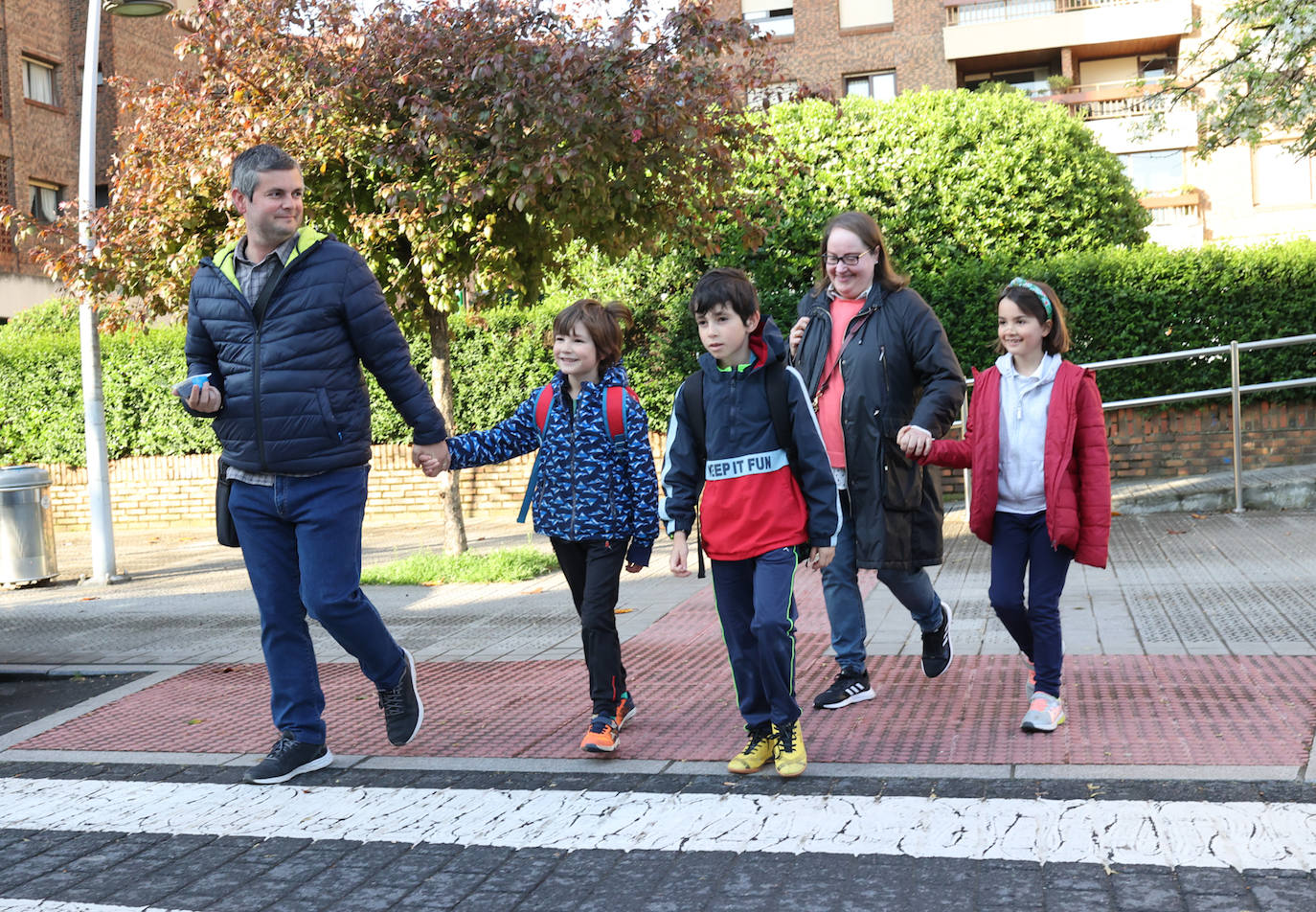 Primer día sin mascarillas en el Colegio Público Romo (Getxo). 