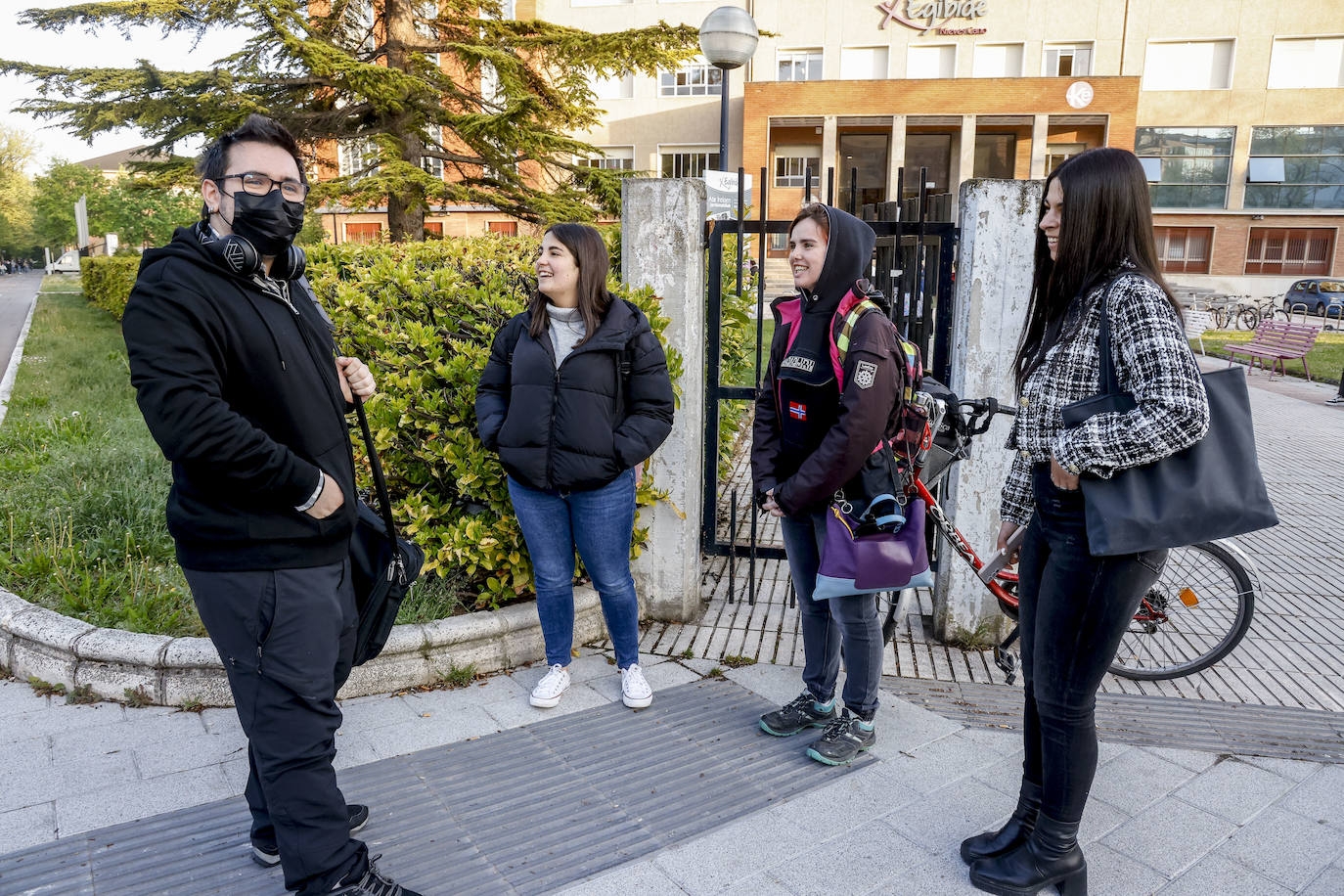 Fotos: Las imágenes del primer día de los colegios vitorianos sin mascarilla