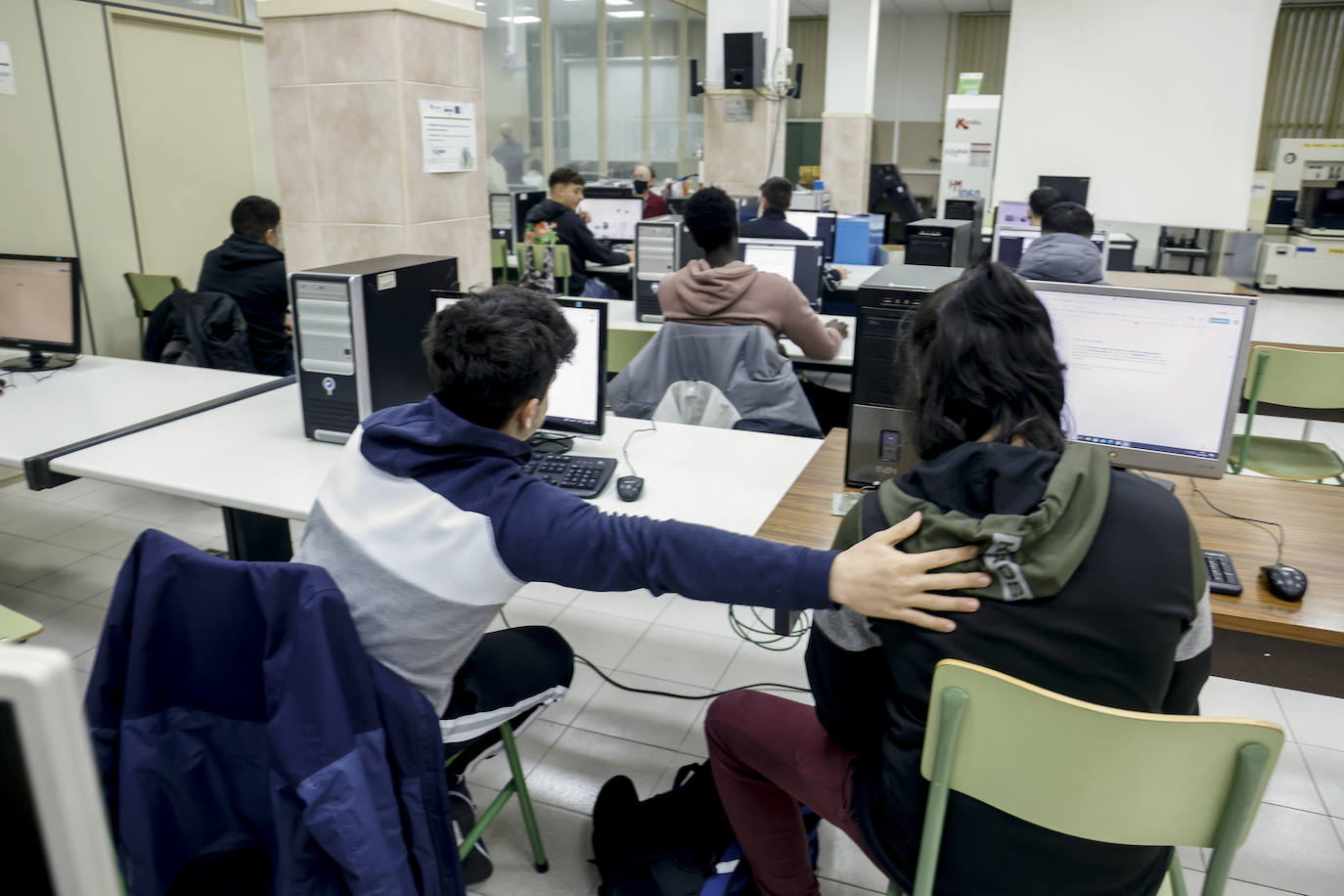 Fotos: Las imágenes del primer día de los colegios vitorianos sin mascarilla